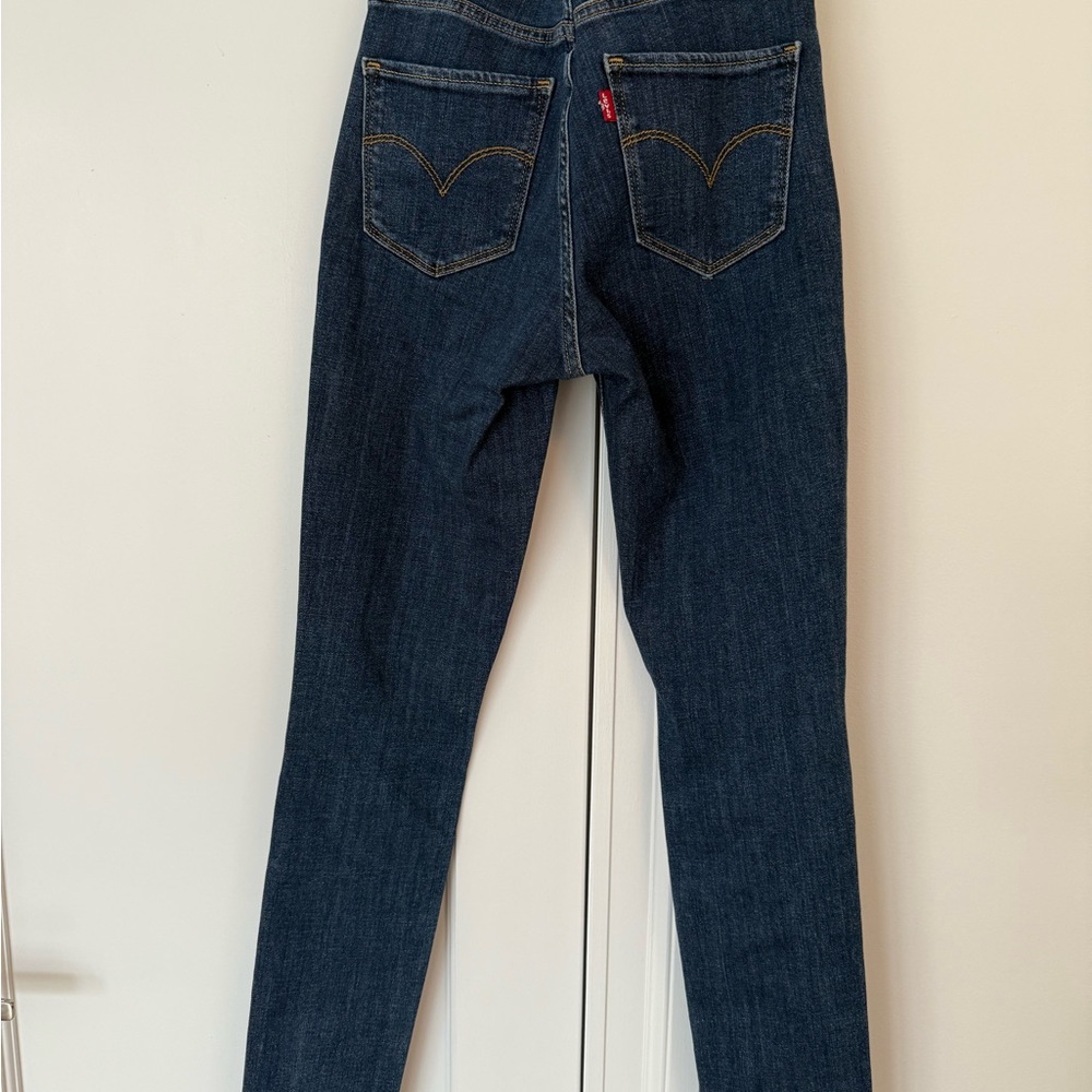 LEVI’s Distressed Jeans - Picture 7 of 7